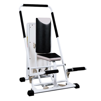 胸や腕をやさしく動かせるトレーニングマシン